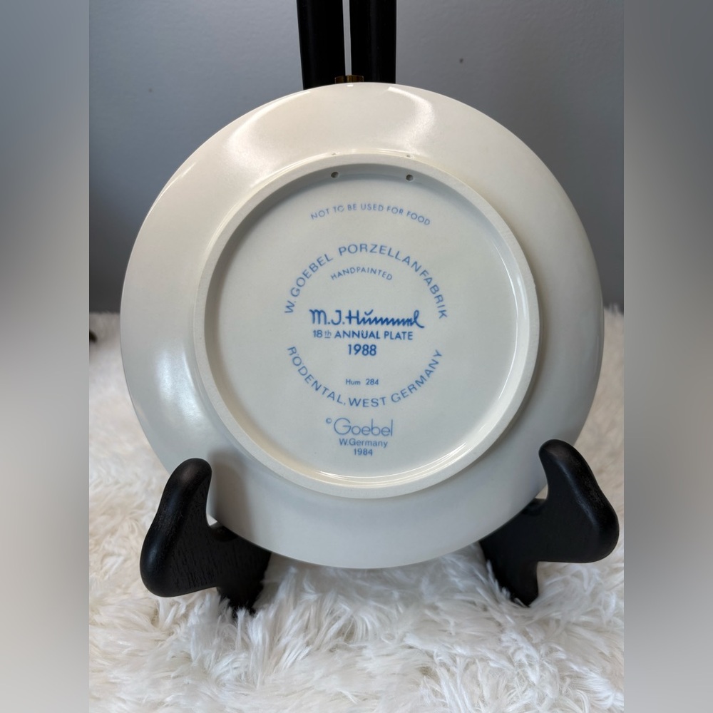 Vintage 1988 M.J. Hummel "little Goat Herder" collectors Plate - Number 284 - Picture 2 of 4